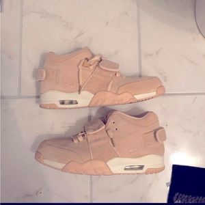 Victor Cruz Nike Air Trainer “Easter”